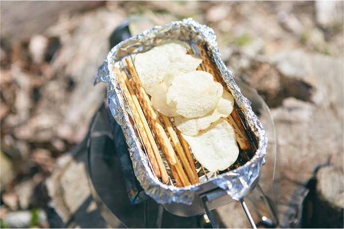 スモーク ポテトチップスとプリッツ