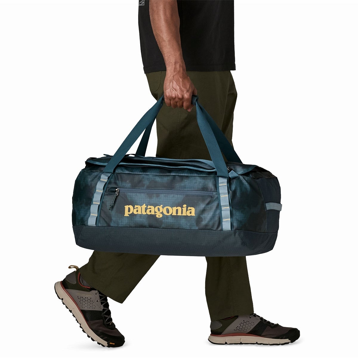 【限定柄】 パタゴニア ブラックホール ダッフル 55Lカモフラージュ 未使用品 patagonia パタゴニア ブラックホールダッフル55L｜SUNDAY MOUNTAIN