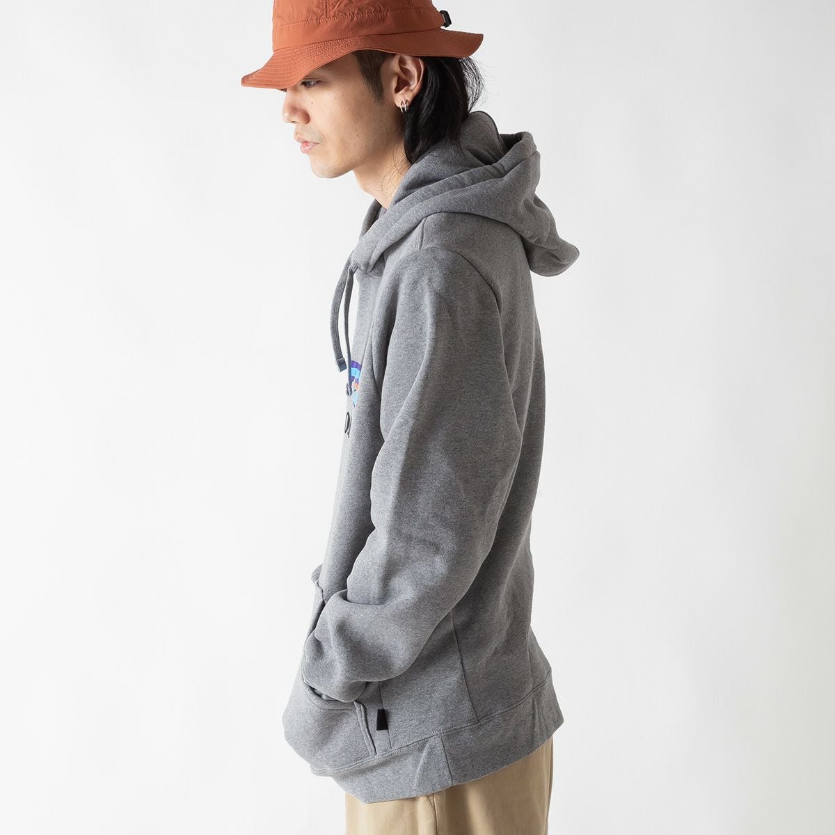 パタゴニア　アップライザルフーディー　試着のみ　Sサイズ　グレー patagonia パタゴニア P-6ロゴアップライザルフーディ メンズ｜SUNDAY