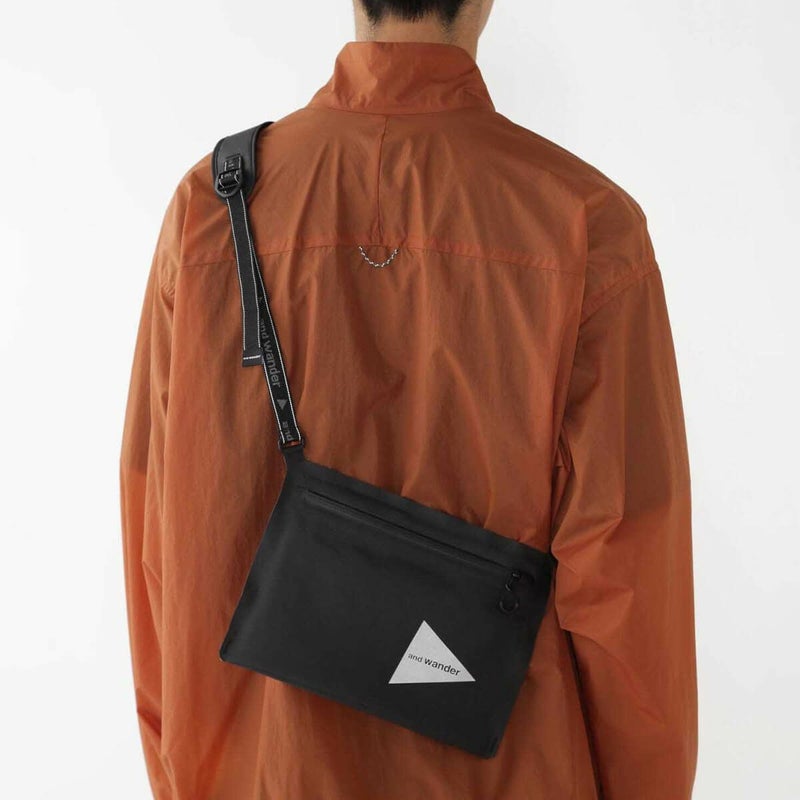and wander アンドワンダー ウォータープルーフサコッシュ
