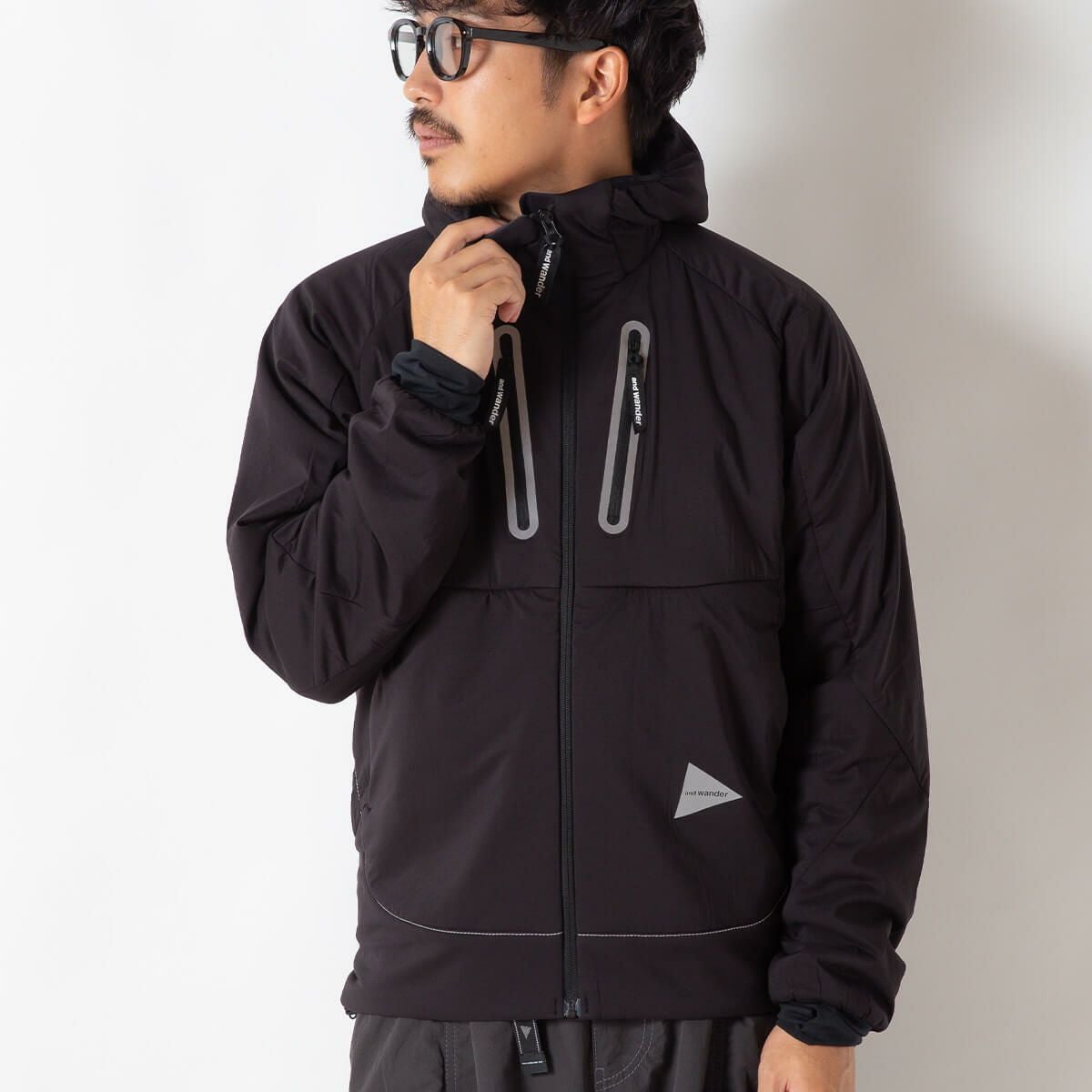 and wander アンドワンダー アルファAIRフーディ｜SUNDAY MOUNTAIN