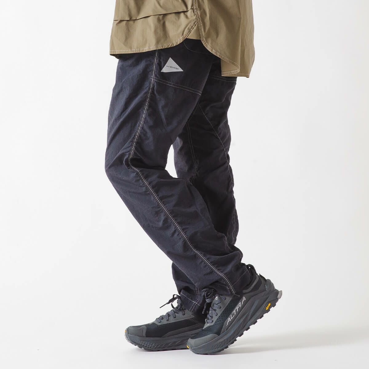 and wander アンドワンダー Nyタフタハイカーパンツ｜SUNDAY MOUNTAIN