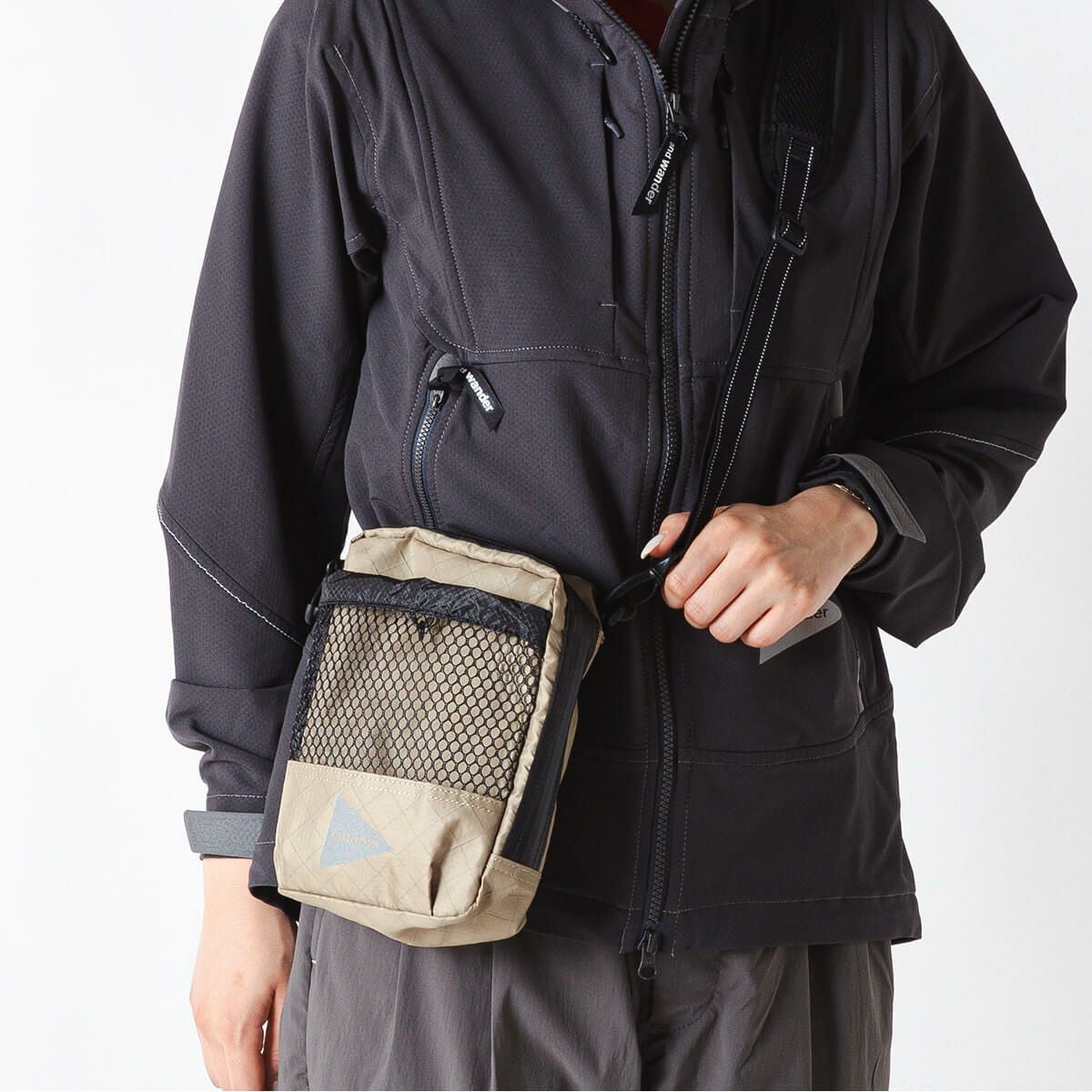 and wander アンドワンダー エコパックショルダーポーチ｜SUNDAY