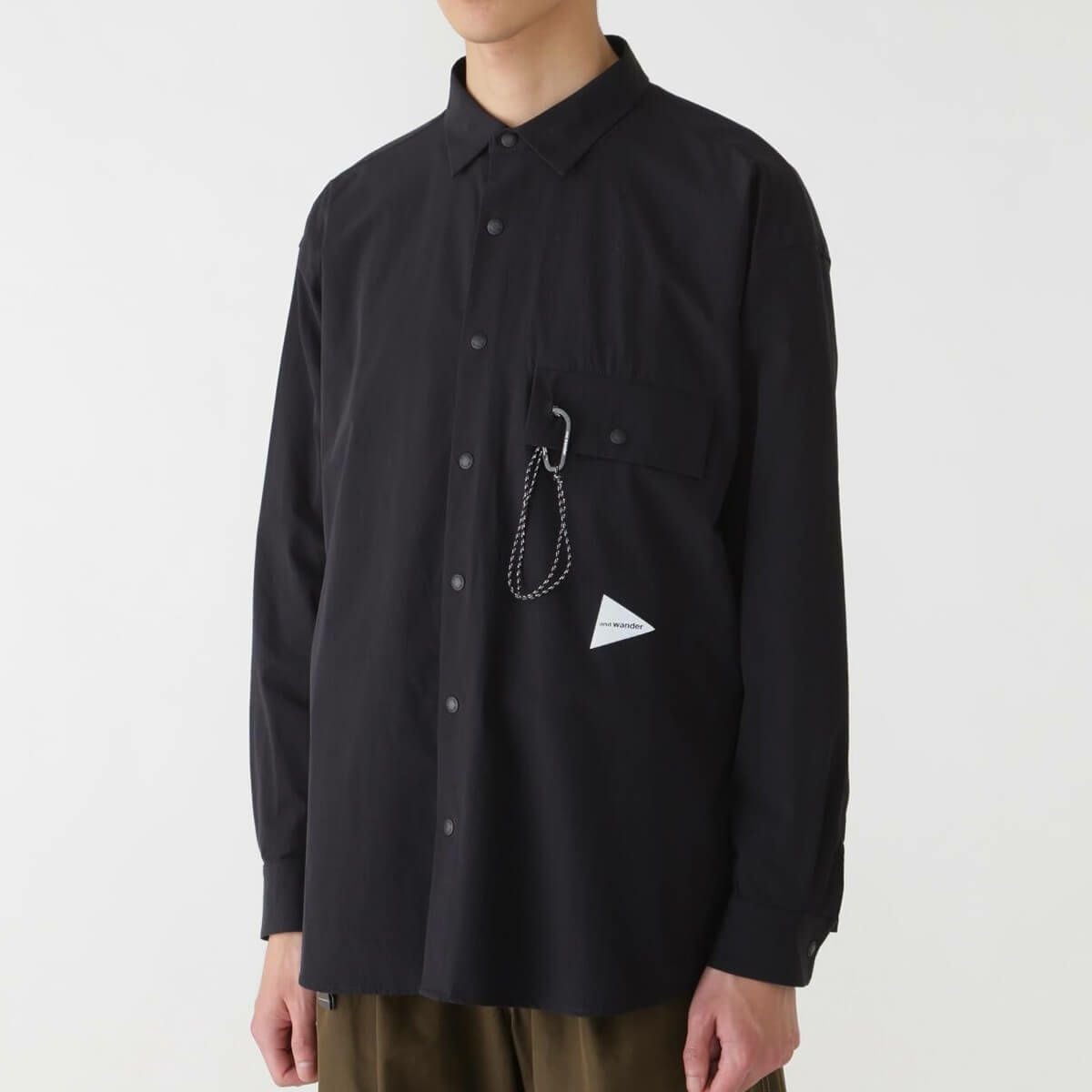 and wander アンドワンダー ライトダブルクロスシャツ｜SUNDAY