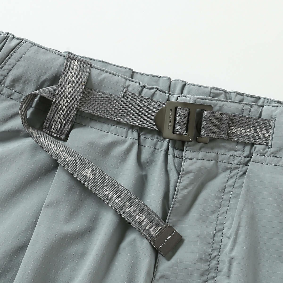 and wander アンドワンダー オーバーサイズカーゴショートパンツ