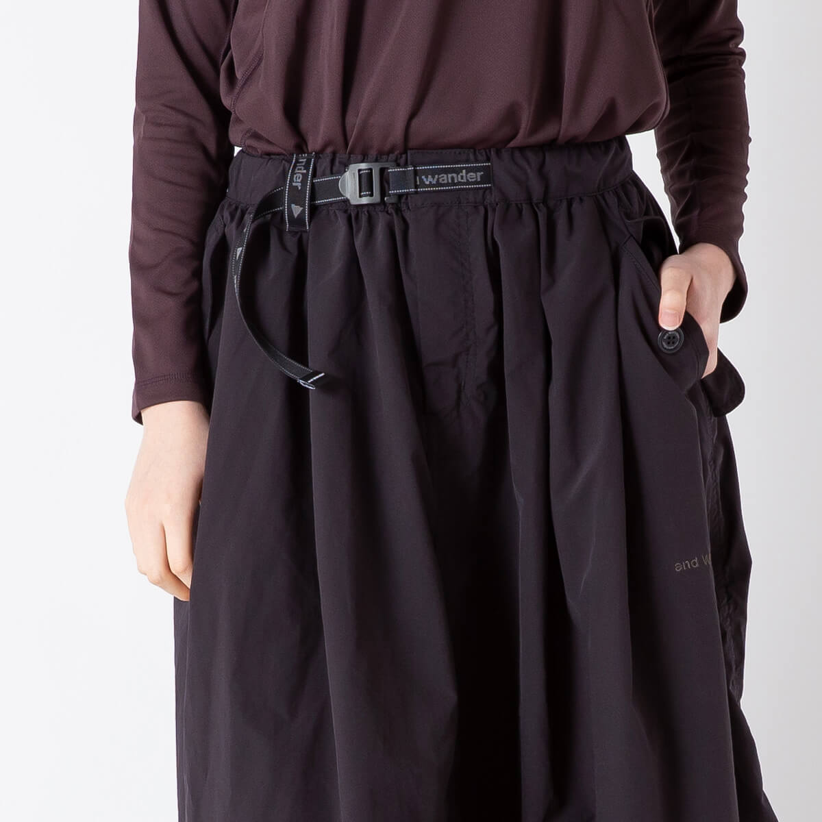 and wander アンドワンダー オーバーサイズカーゴスカート【ウィメンズ
