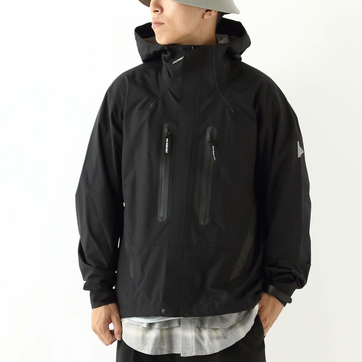and wander アンドワンダー 2.5L ハイカーレインジャケット｜SUNDAY
