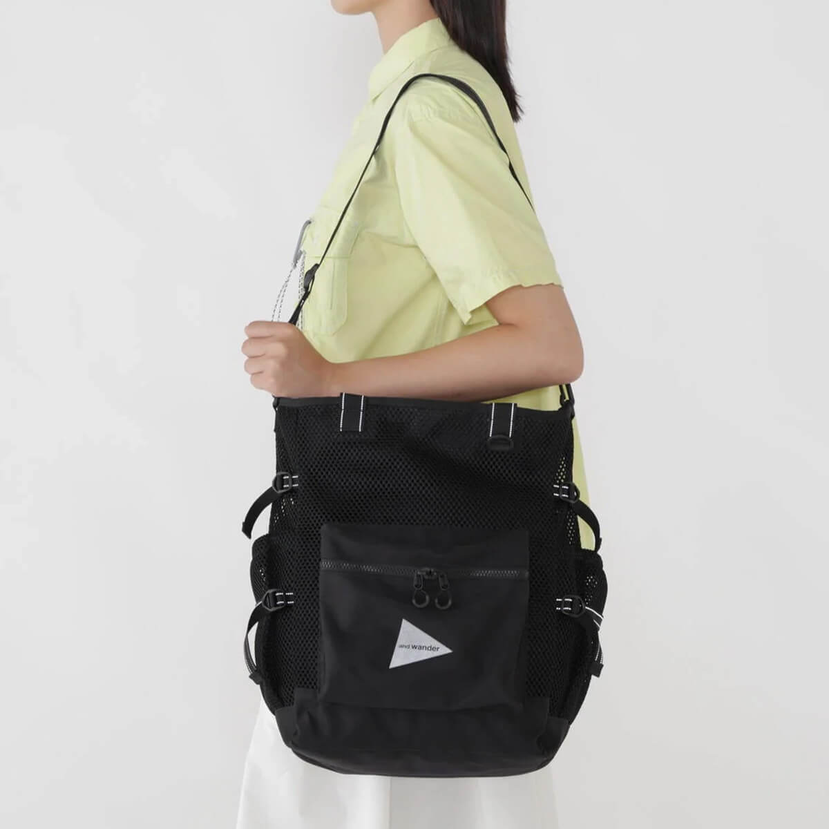 最終額【新品】and wanderバイカラー水色×黒色3Dメッシュボディバッグ 3D mesh waist bag | and wander（アンドワンダー） ｜【公式】通販mix