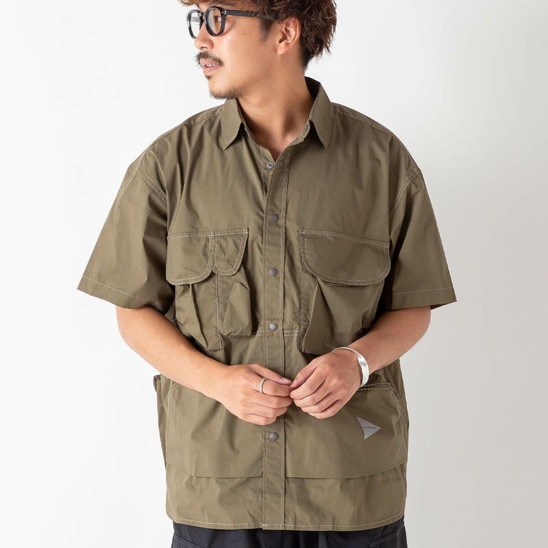 and wander アンドワンダー マルチポケットSSシャツ メンズ