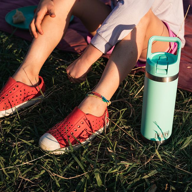 YETI イエティ 18oz ウォーターボトルwithストローキャップ｜SUNDAY