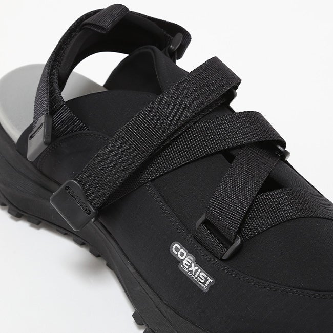 CMF OUTDOOR GARMENT コムフィアウトドアガーメント アプローチ02