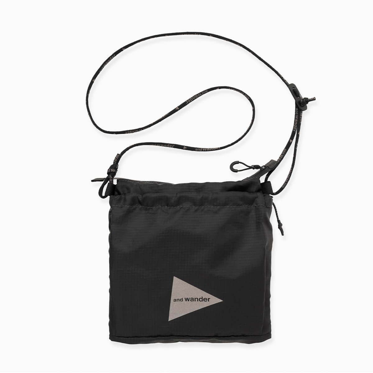 最終額【新品】and wanderバイカラー水色×黒色3Dメッシュボディバッグ 3D mesh 2way tote bag | and wander（アンドワンダー） ｜【公式