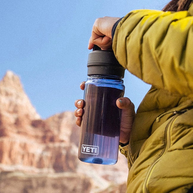 YETI イエティ 20oz(600ml) ウォーターボトルwithヨンダーチャグ